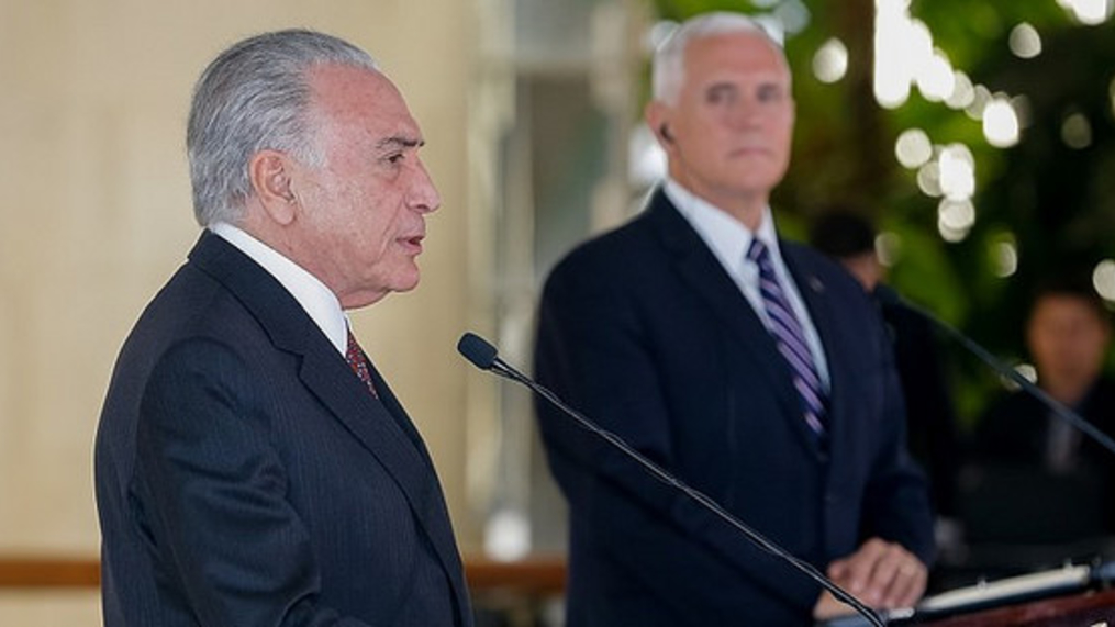 No Brasil, vice dos EUA discursa contra imigrantes latinos