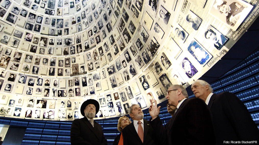Nota em memória das vítimas do holocausto 
