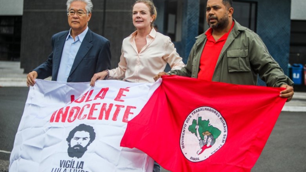 Okamotto visita Lula e destaca: “Seguiremos na luta”