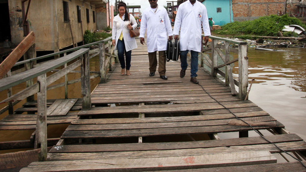 OMS, Brasil e Cuba renovam acordo de cooperação do programa Mais Médicos