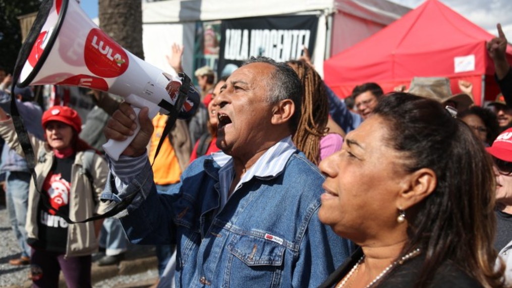 Pais de Marielle levam solidariedade a Lula em Curitiba