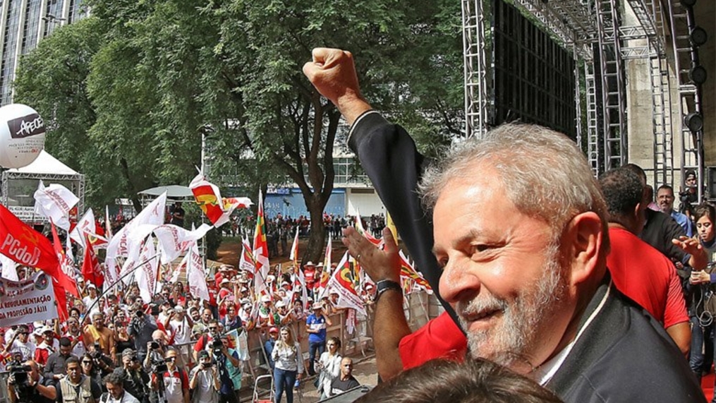 Policiais e bombeiros divulgam nota pela liberdade de Lula
