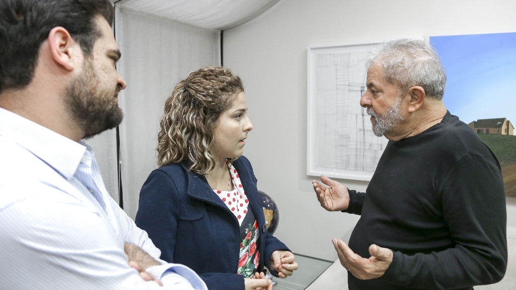Presidenta da UNE, Carina Vitral visita o Instituto Lula
