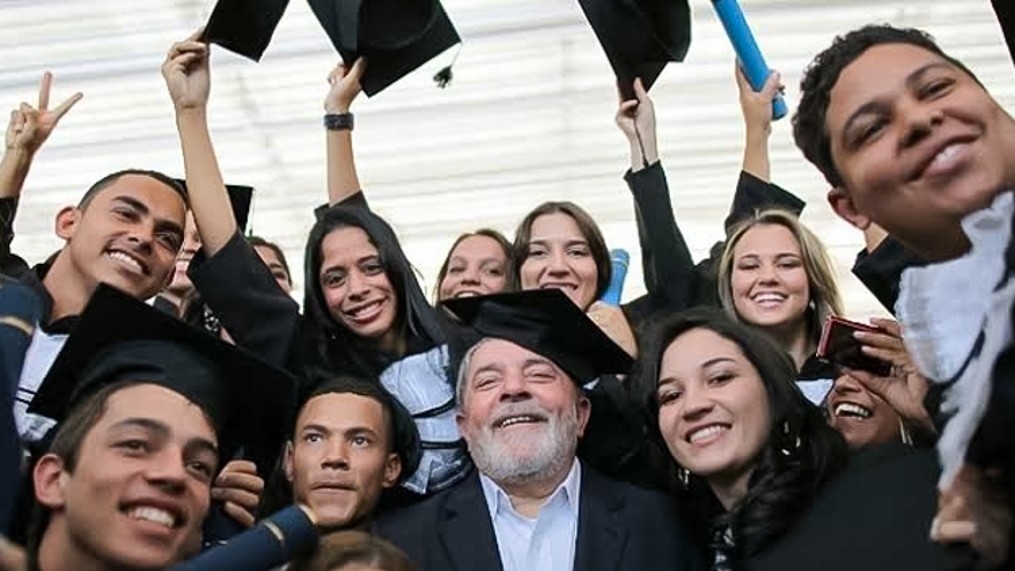 Revolução na educação com Lula e Dilma mudou o Brasil 