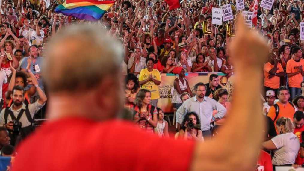"Sei o que eles querem fazer com a esquerda e eles não vão nos vencer", diz Lula na Bahia