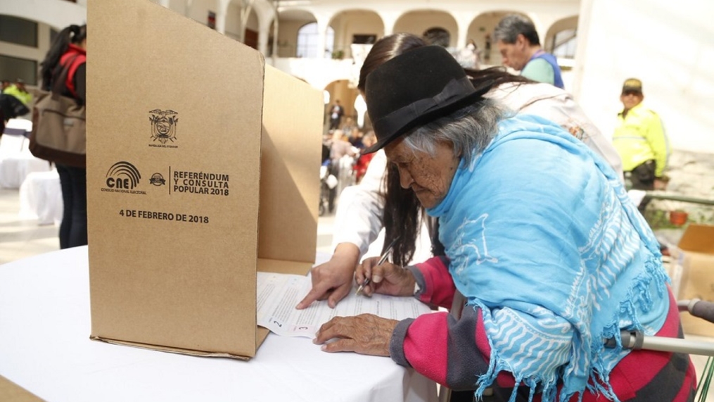 'Sim' vence em todas as perguntas no referendo do Equador