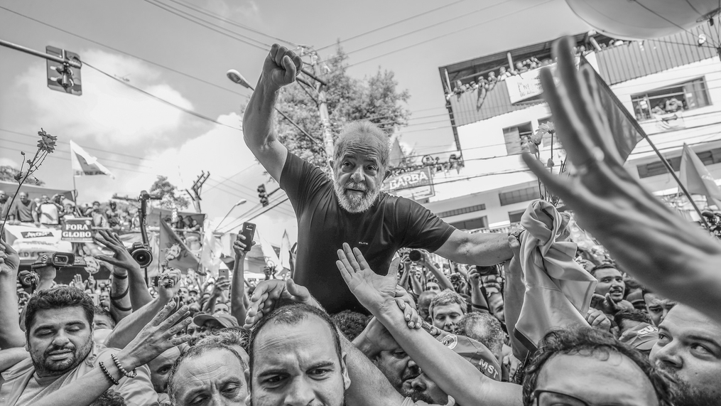 Sindicalistas dos EUA fazem protesto contra prisão de Lula