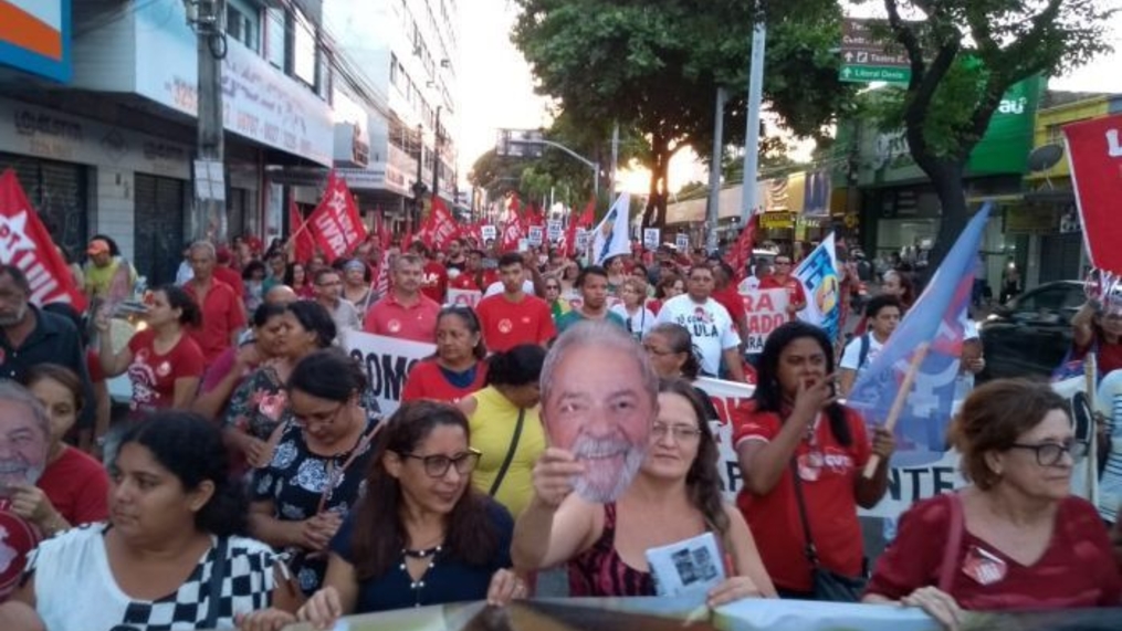 Trabalhadores criticam Judiciário em atos pró Lula