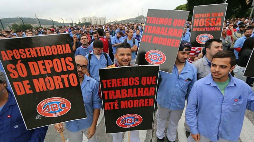 Trabalhadores da Volks protestam contra a reforma da Previdência