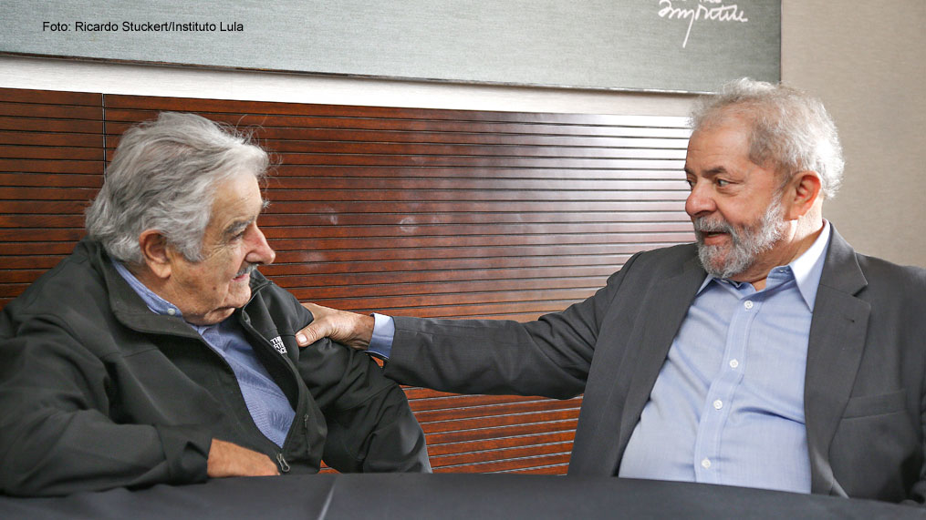 “Vamos resistir”, diz Lula a Mujica