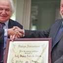 Lula ganha prêmio e dedica à coragem do povo brasileiro