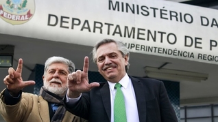 Após encontro na Superintendência da Polícia Federal, os dois visitaram a Vigília Lula Livre / Eduardo Matysiak