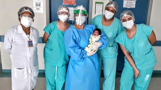 Profissionais da Santa Casa (PA) comemoram recuperação de bebê nascido no último dia 18. Para milhões de brasileiros, SUS é único meio de atendimento. Sob o teto de gastos, em duas décadas, perderá R$ 400 bi